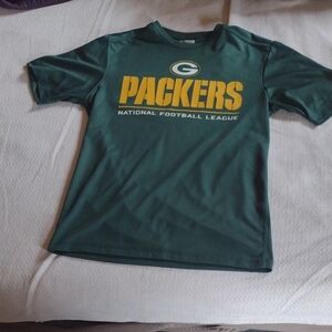 Green Packers T-shirt Size Medium,Two Little Snags